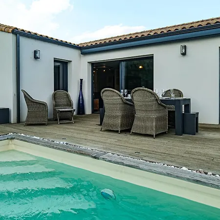 Jolie Maison Recente Avec Jardin Et Piscine - 8 Personnes *